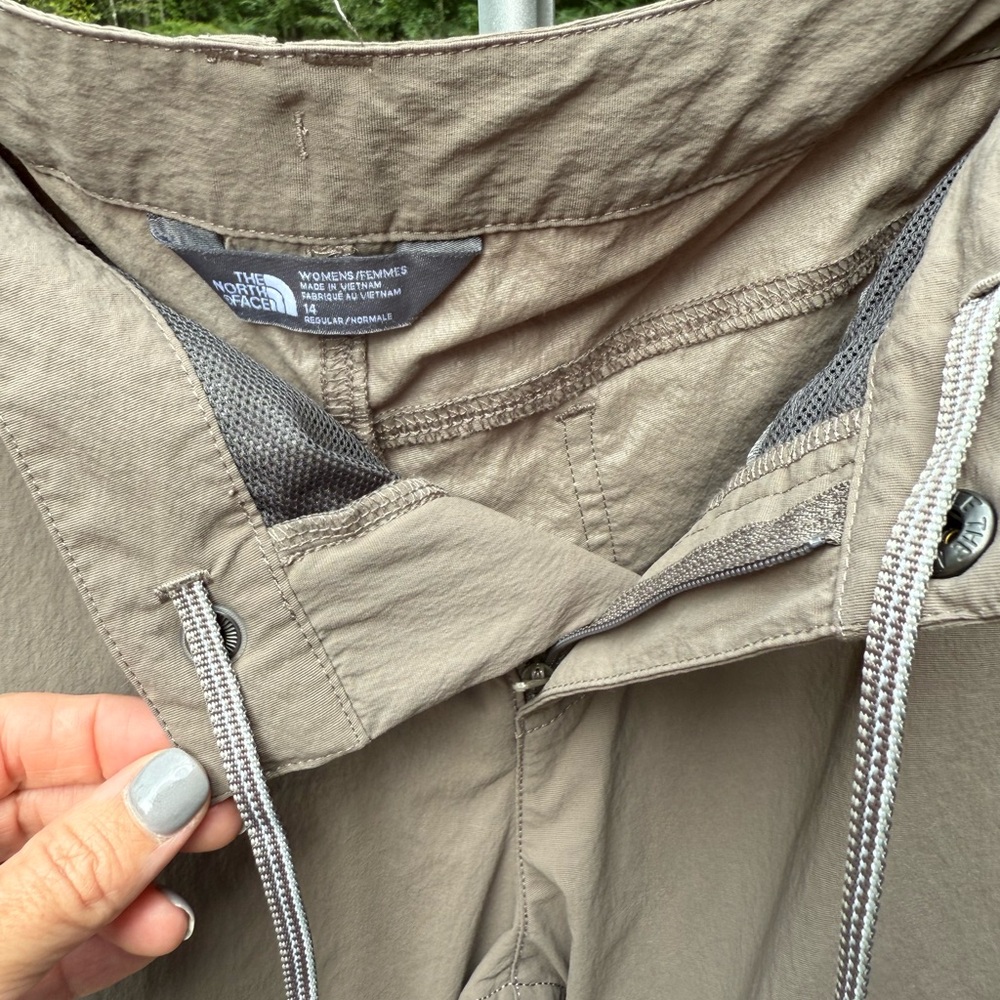 The North Face Women’s Tan Convertible Cargo Pants Size 14 - Picture 6 of 12